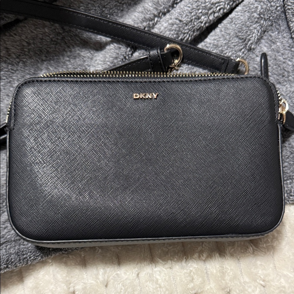 DKNY Elegant Black Crossbody Bag